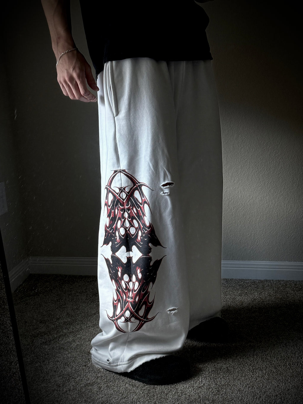 "DESTROYED" SWEATS WHITE HOT