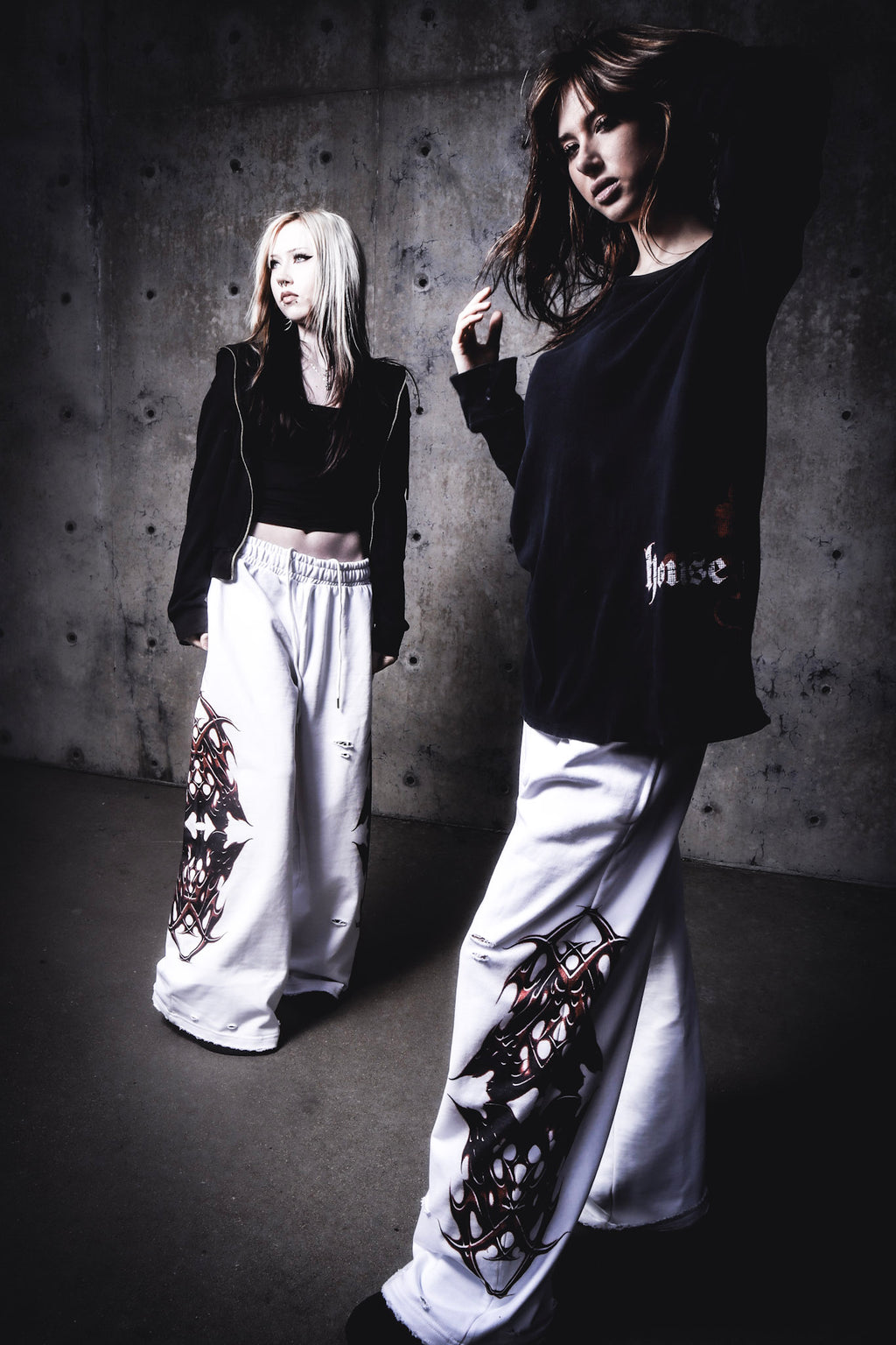 "DESTROYED" SWEATS WHITE HOT