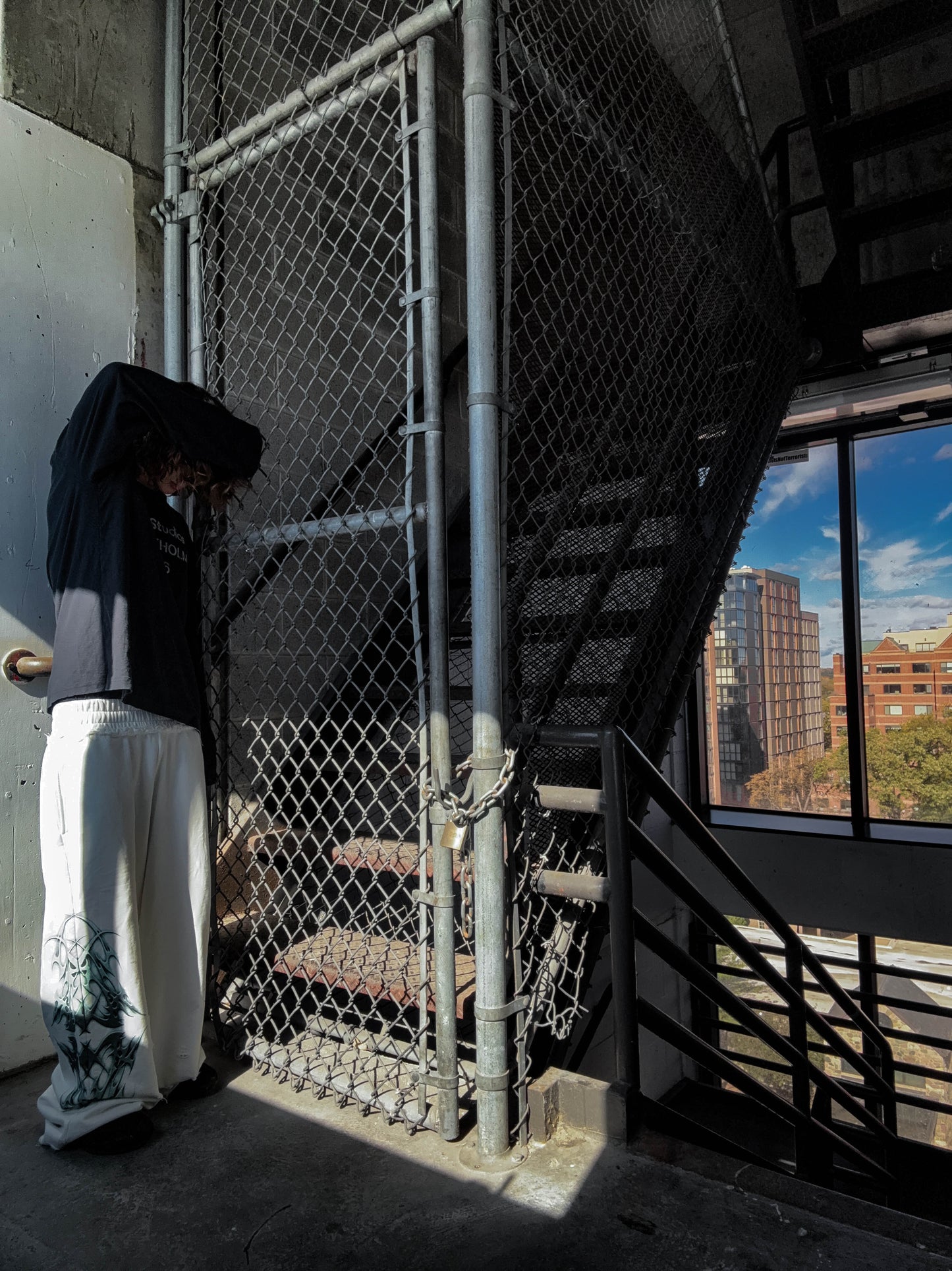 "DESTROYED" SWEATS WHITE