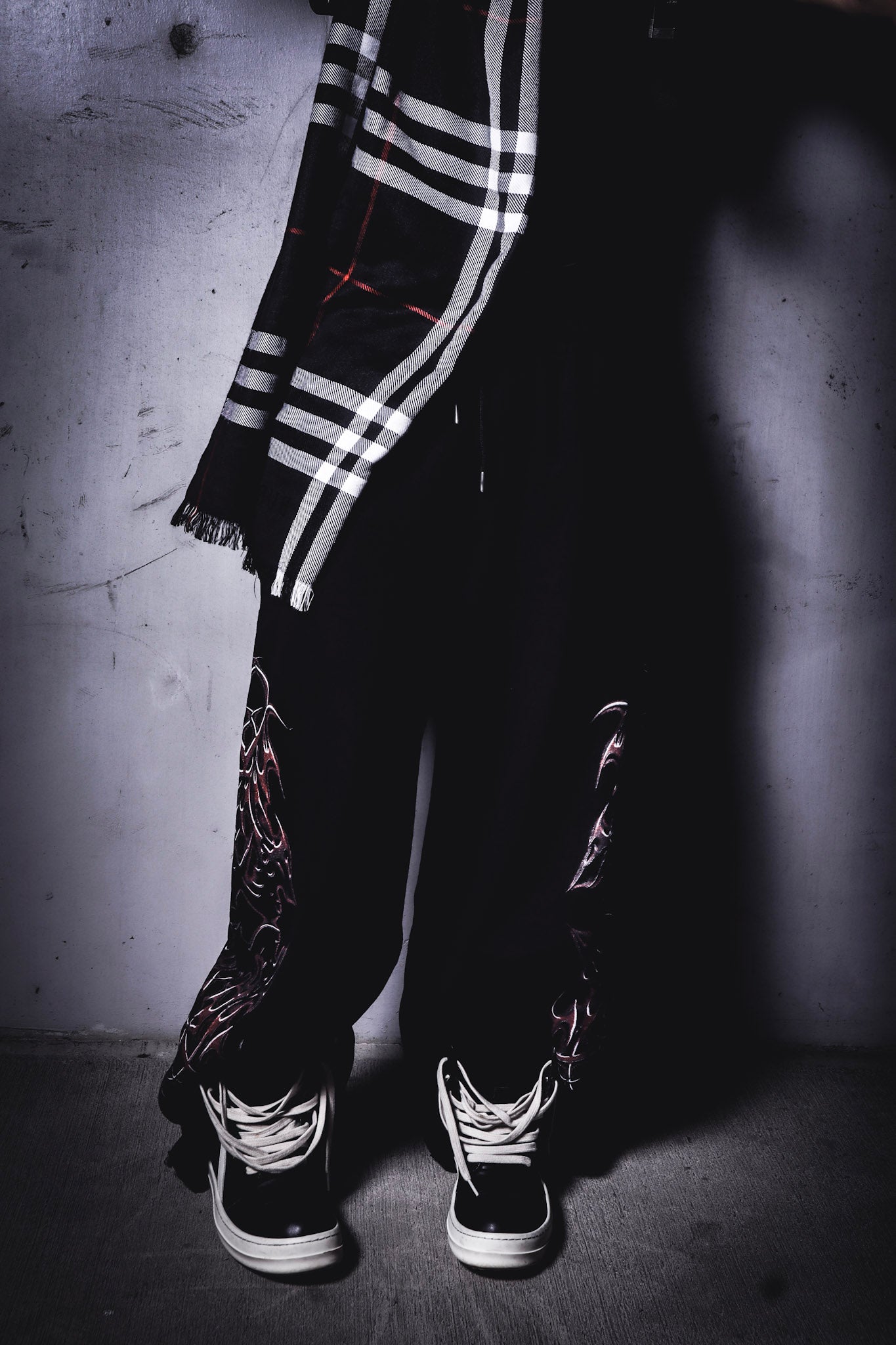 "DESTROYED" SWEATS BLACK ASH