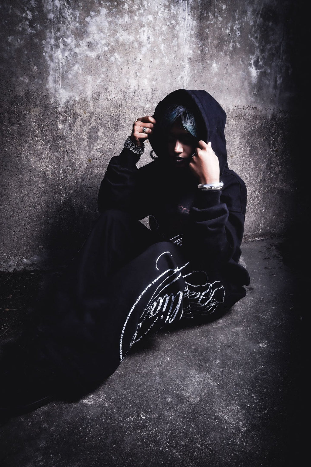 "BLACKOUT" SWEATS